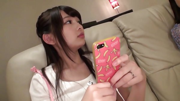 同性恋色情片 巨大的乳房奶的胸部。 从避孕套的舌头是什么女人想口交